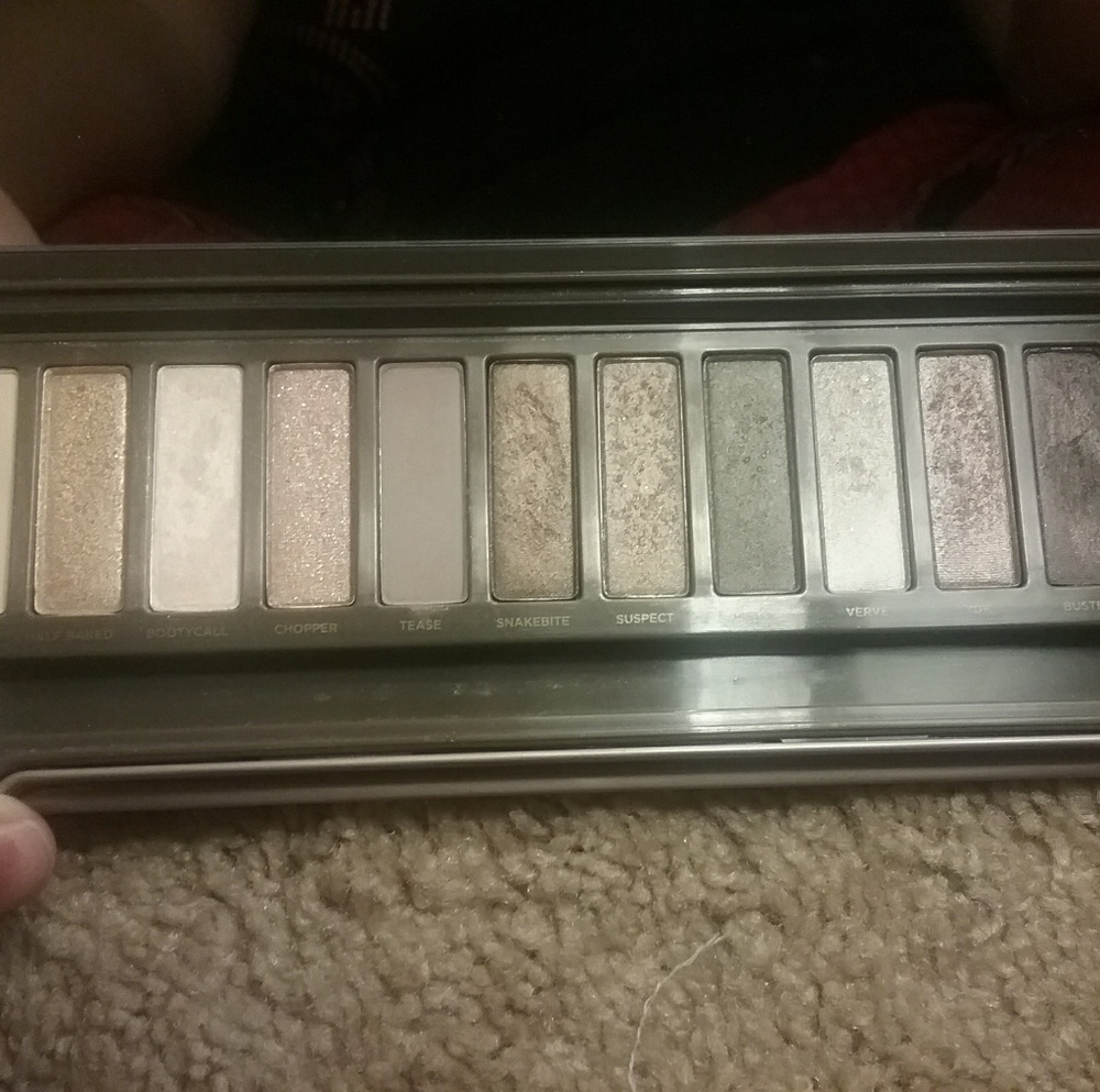Eyeshadow - Picture 2 of 3
